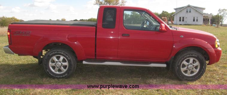 image for item F7187 2003 Nissan Frontier SE King Cab pickup truck