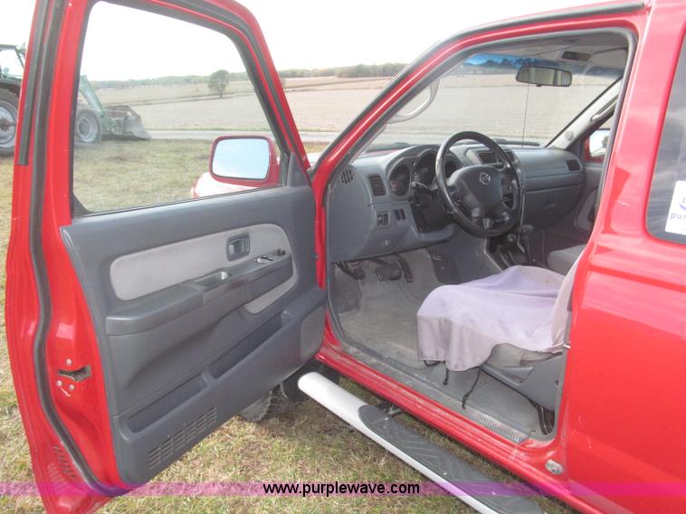 image for item F7187 2003 Nissan Frontier SE King Cab pickup truck