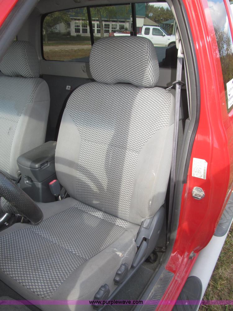 image for item F7187 2003 Nissan Frontier SE King Cab pickup truck