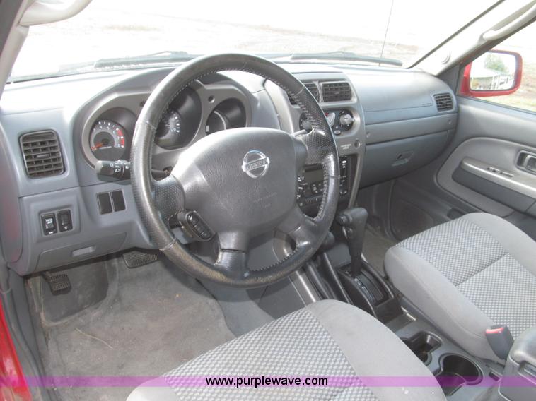 image for item F7187 2003 Nissan Frontier SE King Cab pickup truck