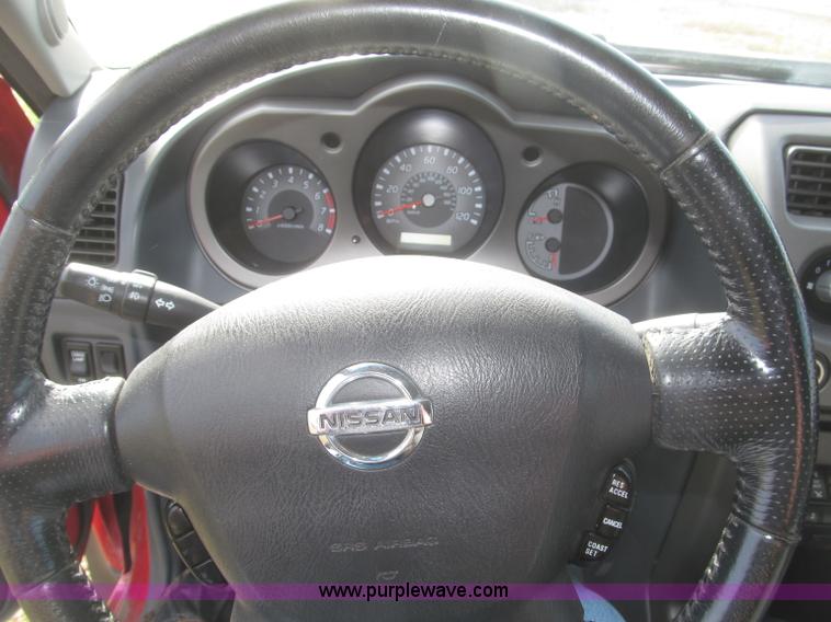 image for item F7187 2003 Nissan Frontier SE King Cab pickup truck