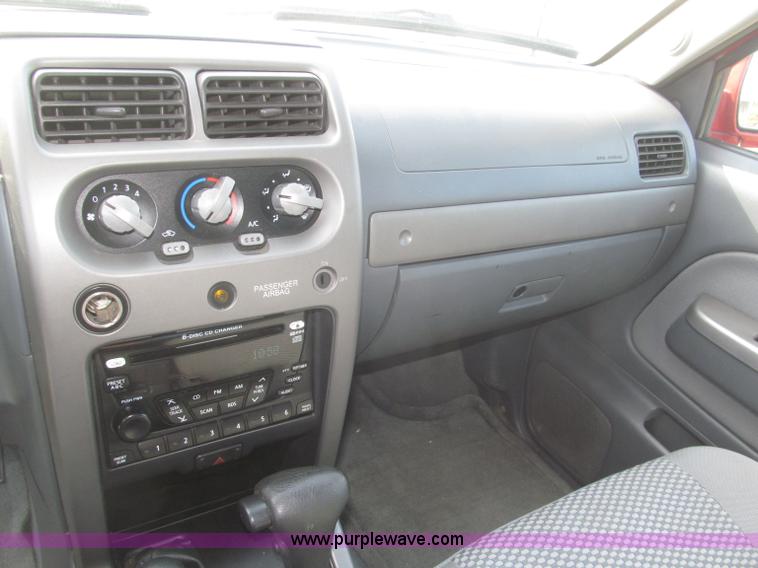 image for item F7187 2003 Nissan Frontier SE King Cab pickup truck