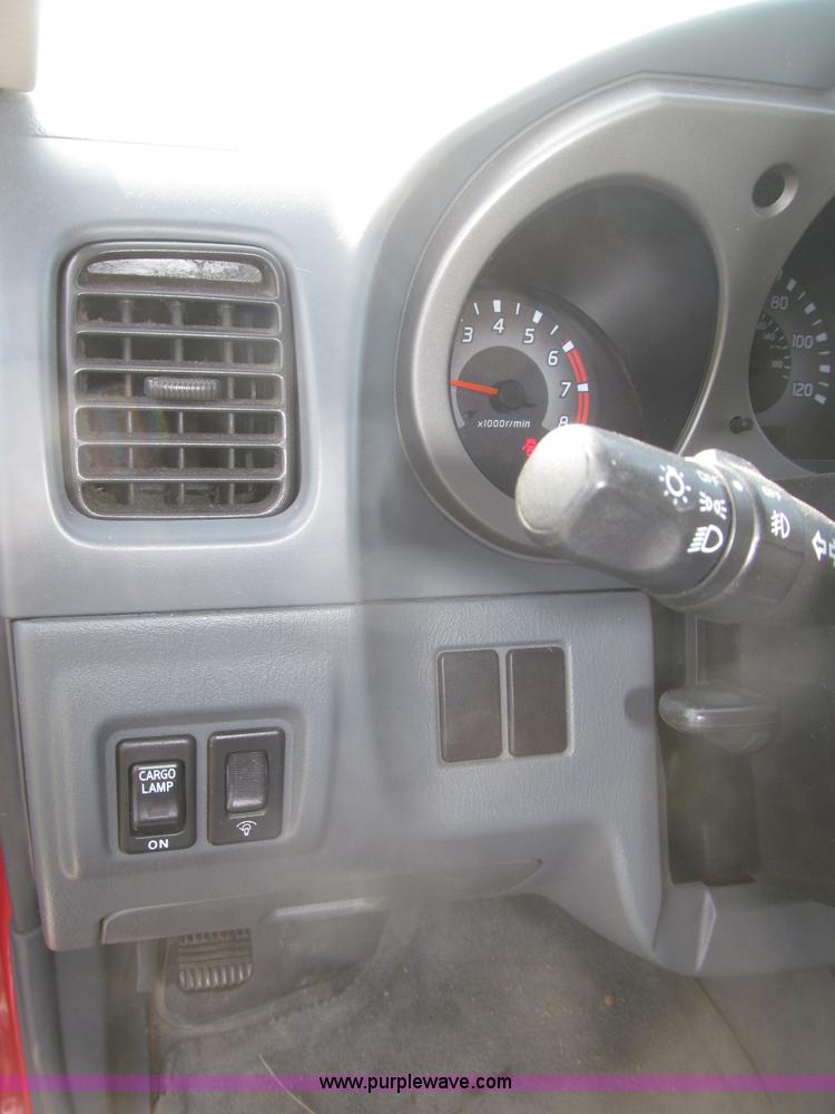 image for item F7187 2003 Nissan Frontier SE King Cab pickup truck