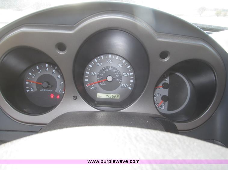 image for item F7187 2003 Nissan Frontier SE King Cab pickup truck