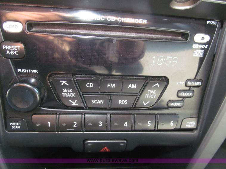 image for item F7187 2003 Nissan Frontier SE King Cab pickup truck