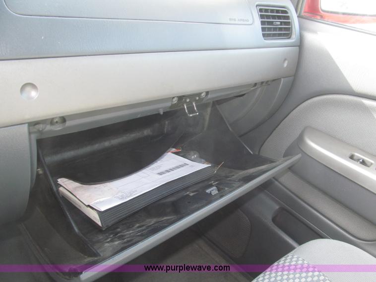 image for item F7187 2003 Nissan Frontier SE King Cab pickup truck