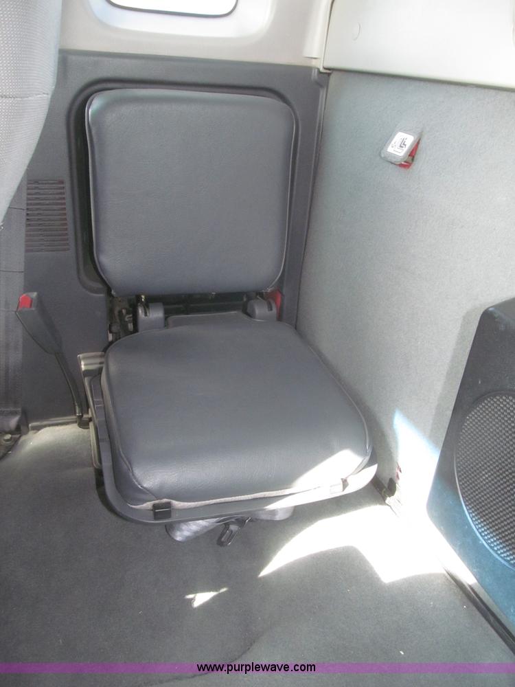 image for item F7187 2003 Nissan Frontier SE King Cab pickup truck