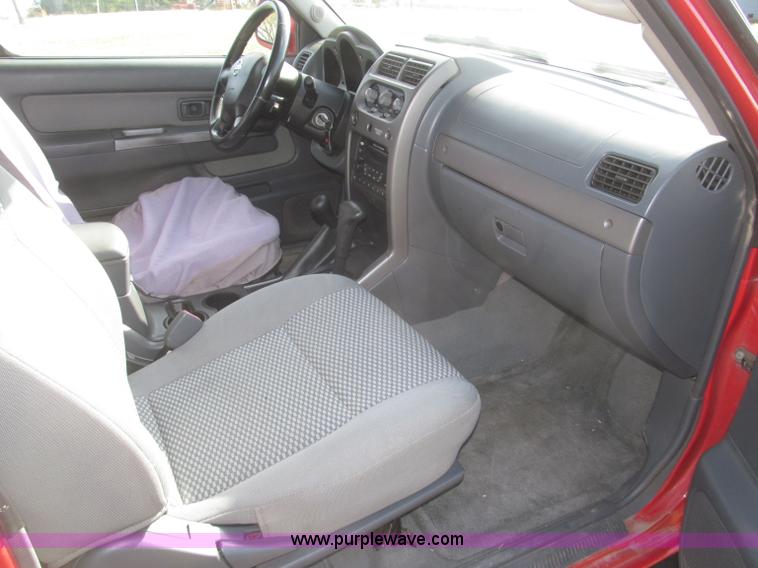 image for item F7187 2003 Nissan Frontier SE King Cab pickup truck