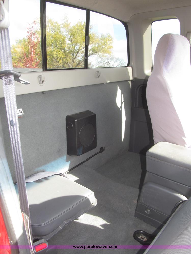 image for item F7187 2003 Nissan Frontier SE King Cab pickup truck