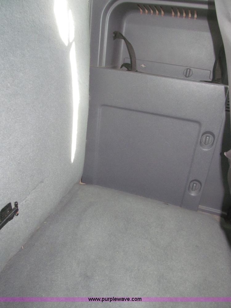 image for item F7187 2003 Nissan Frontier SE King Cab pickup truck