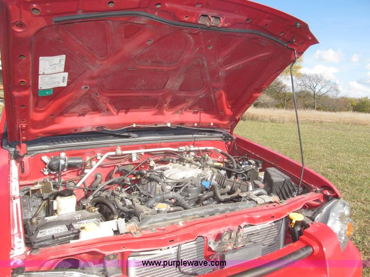 image for item F7187 2003 Nissan Frontier SE King Cab pickup truck