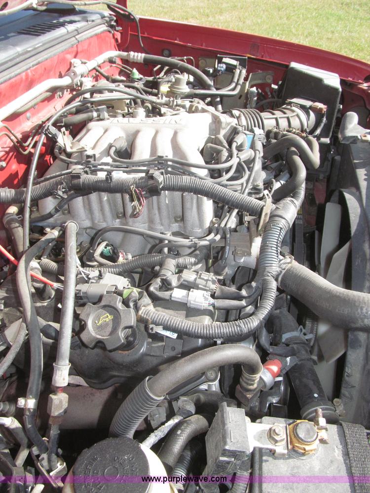 image for item F7187 2003 Nissan Frontier SE King Cab pickup truck