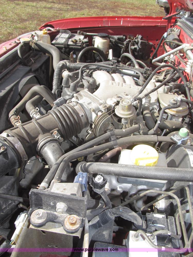 image for item F7187 2003 Nissan Frontier SE King Cab pickup truck