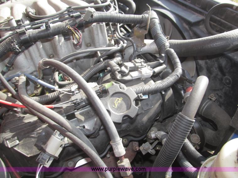 image for item F7187 2003 Nissan Frontier SE King Cab pickup truck