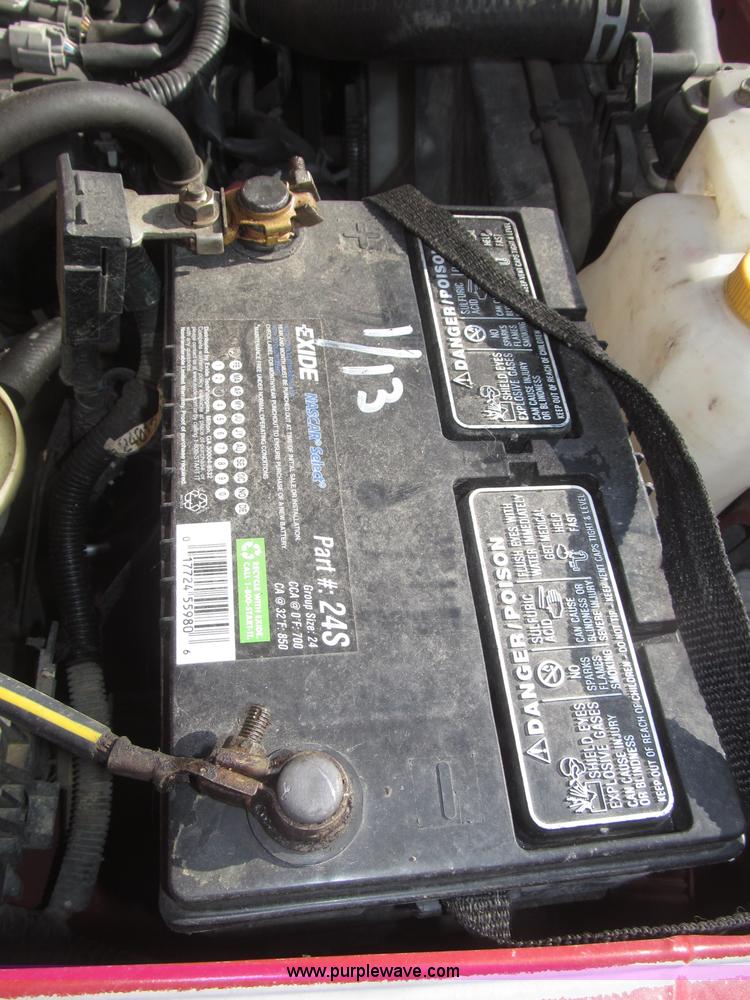 image for item F7187 2003 Nissan Frontier SE King Cab pickup truck