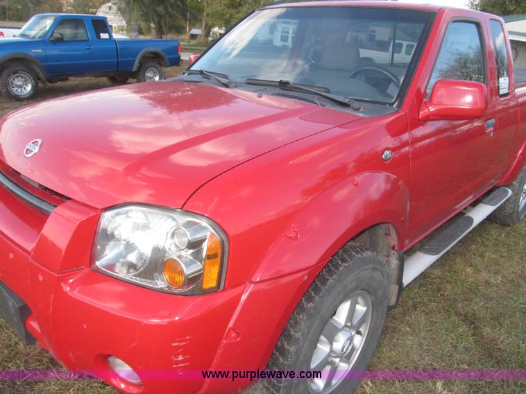 image for item F7187 2003 Nissan Frontier SE King Cab pickup truck