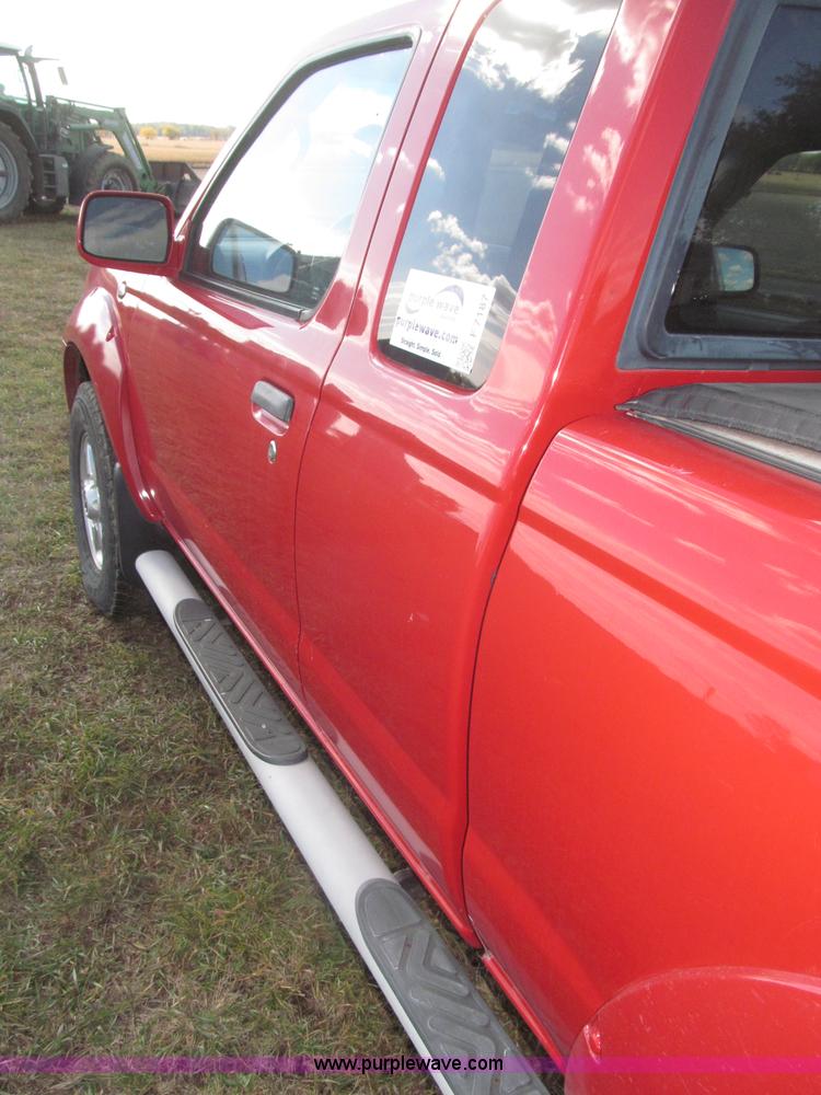 image for item F7187 2003 Nissan Frontier SE King Cab pickup truck