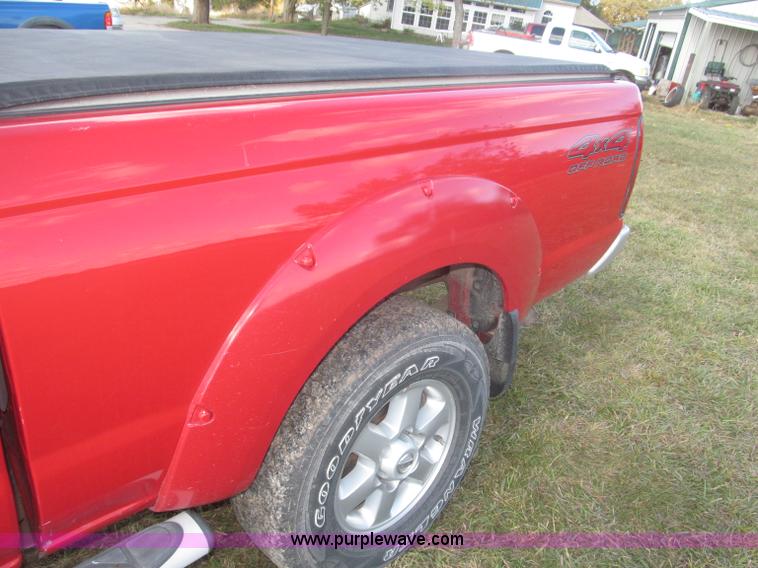 image for item F7187 2003 Nissan Frontier SE King Cab pickup truck