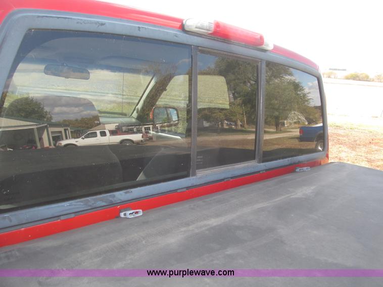 image for item F7187 2003 Nissan Frontier SE King Cab pickup truck