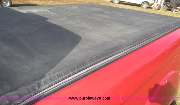 image for item F7187 2003 Nissan Frontier SE King Cab pickup truck