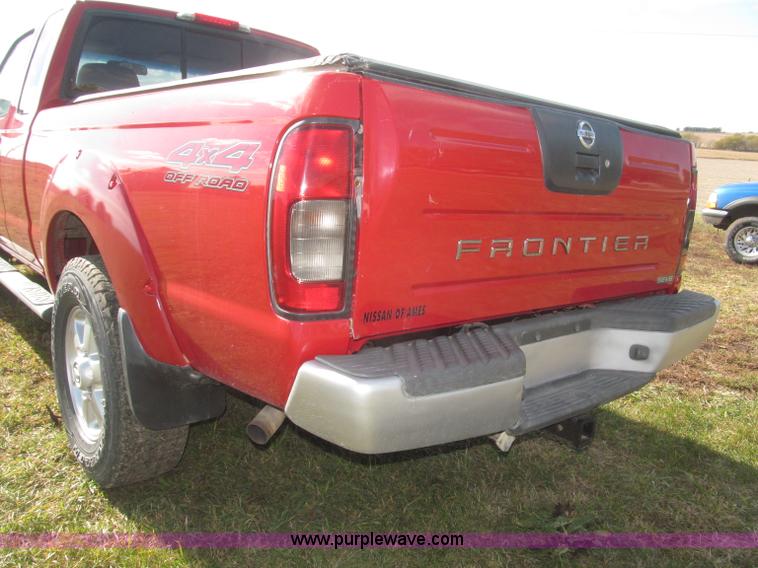 image for item F7187 2003 Nissan Frontier SE King Cab pickup truck