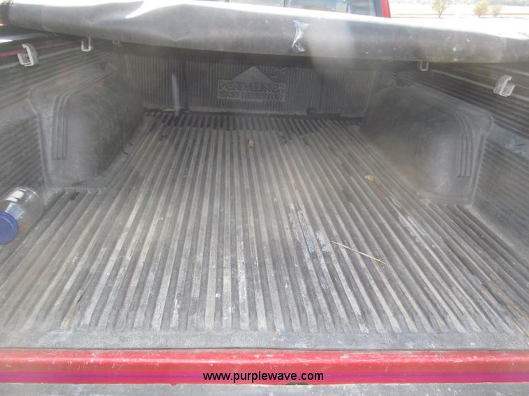 image for item F7187 2003 Nissan Frontier SE King Cab pickup truck