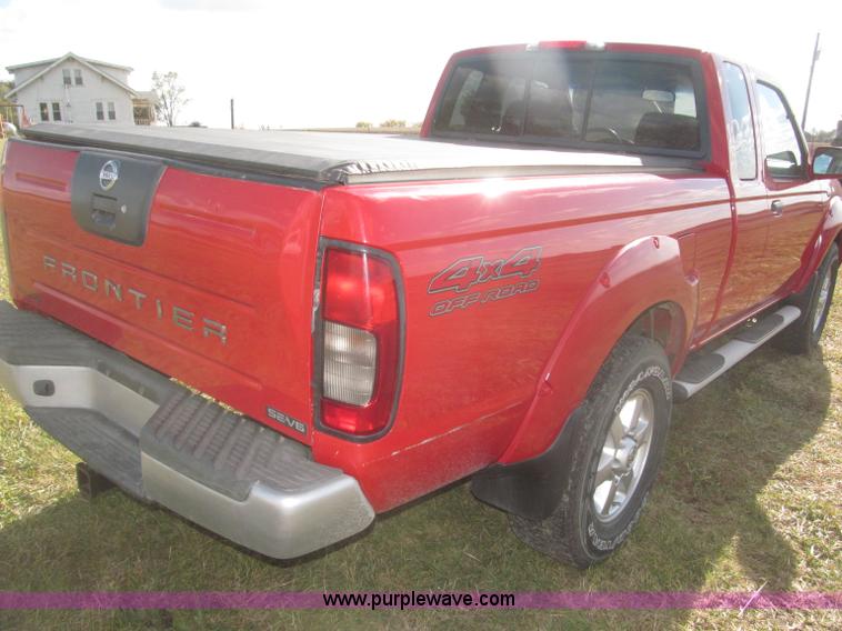 image for item F7187 2003 Nissan Frontier SE King Cab pickup truck