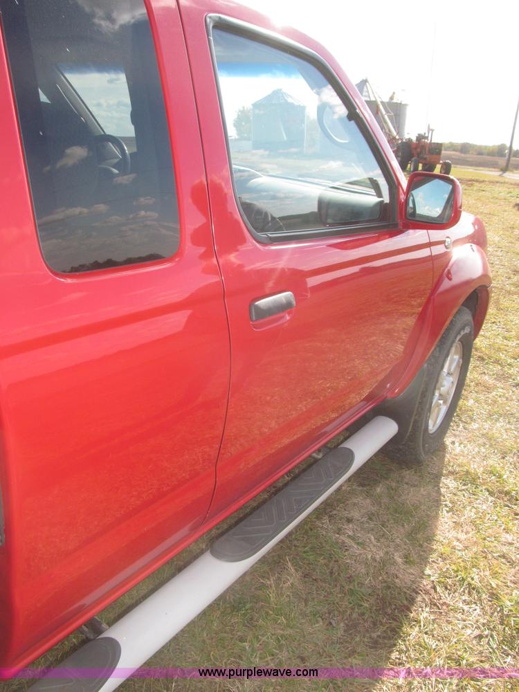 image for item F7187 2003 Nissan Frontier SE King Cab pickup truck