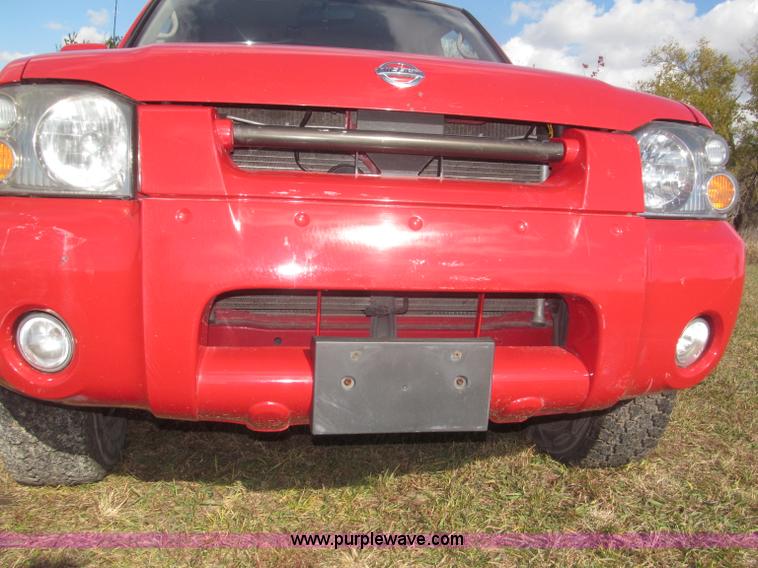 image for item F7187 2003 Nissan Frontier SE King Cab pickup truck