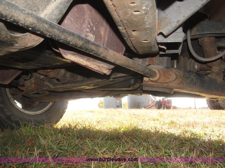 image for item F7187 2003 Nissan Frontier SE King Cab pickup truck