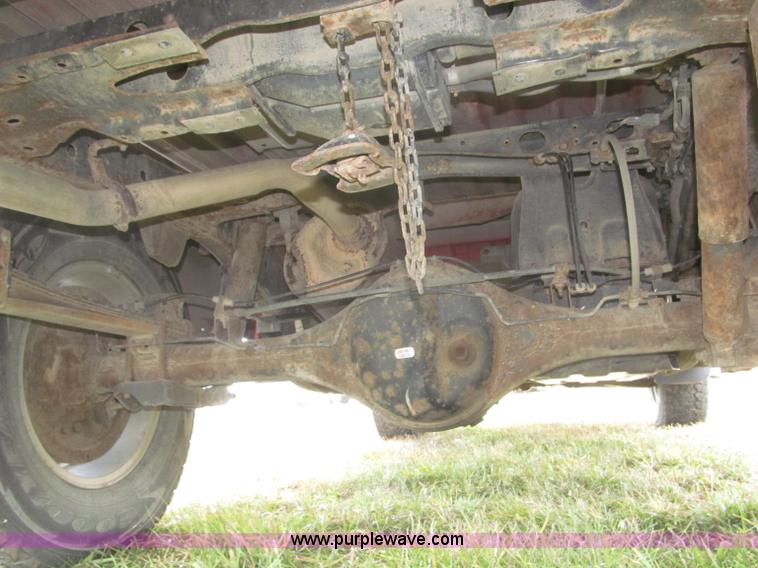 image for item F7187 2003 Nissan Frontier SE King Cab pickup truck