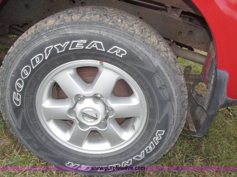 image for item F7187 2003 Nissan Frontier SE King Cab pickup truck