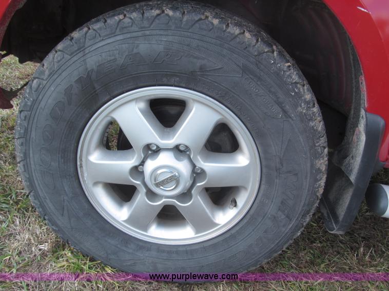 image for item F7187 2003 Nissan Frontier SE King Cab pickup truck