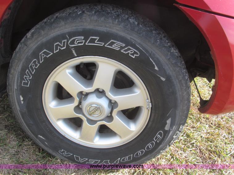 image for item F7187 2003 Nissan Frontier SE King Cab pickup truck