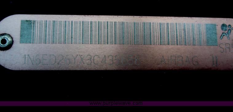 image for item F7187 2003 Nissan Frontier SE King Cab pickup truck