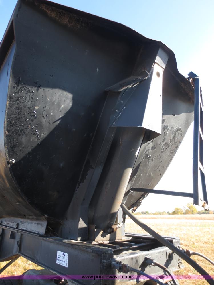 image for item F8014 1984 Hobbs 32' end dump trailer