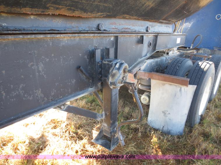 image for item F8014 1984 Hobbs 32' end dump trailer