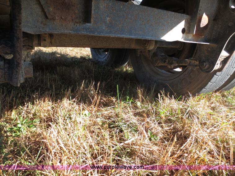 image for item F8014 1984 Hobbs 32' end dump trailer