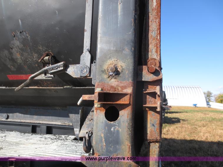 image for item F8014 1984 Hobbs 32' end dump trailer