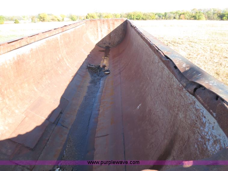 image for item F8014 1984 Hobbs 32' end dump trailer