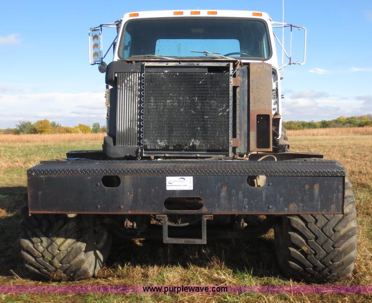 image for item F8015 1988 International S2500 off-road floater truck