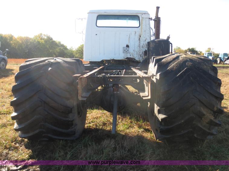 image for item F8015 1988 International S2500 off-road floater truck
