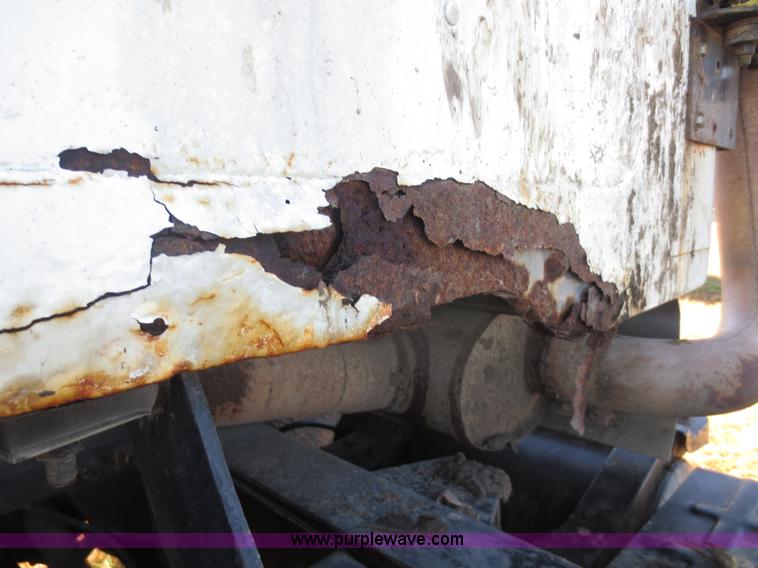 image for item F8015 1988 International S2500 off-road floater truck