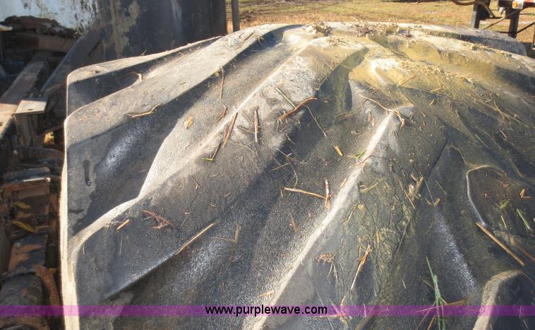 image for item F8015 1988 International S2500 off-road floater truck