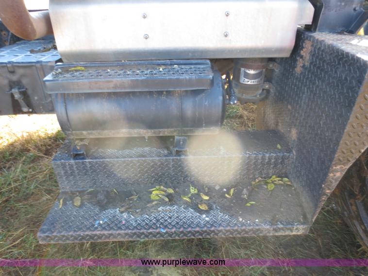 image for item F8015 1988 International S2500 off-road floater truck