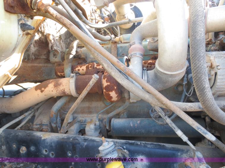 image for item F8015 1988 International S2500 off-road floater truck