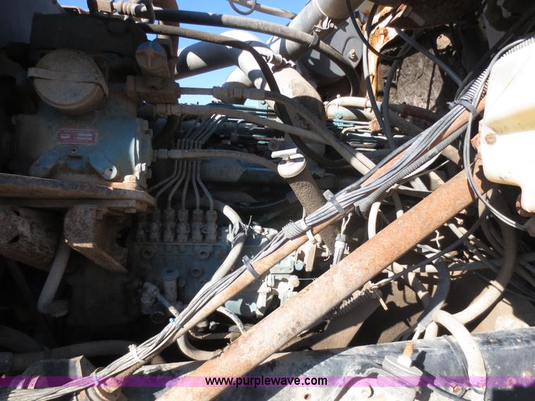 image for item F8015 1988 International S2500 off-road floater truck