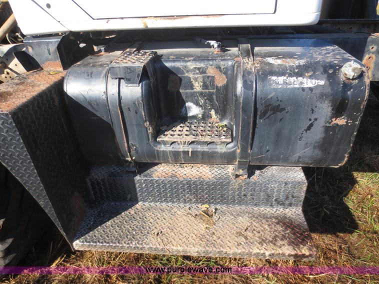 image for item F8015 1988 International S2500 off-road floater truck