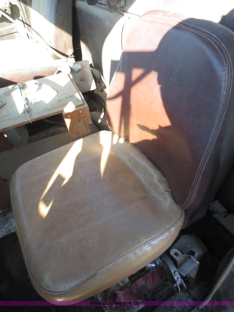 image for item F8015 1988 International S2500 off-road floater truck