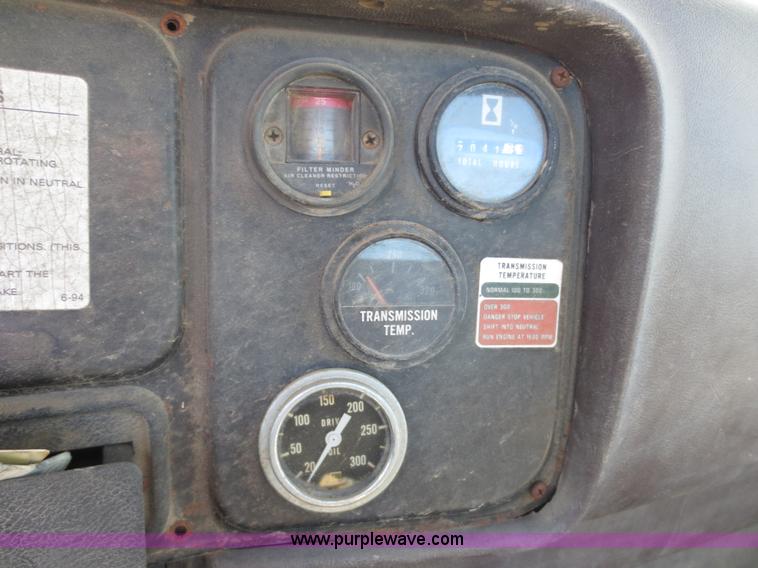 image for item F8015 1988 International S2500 off-road floater truck